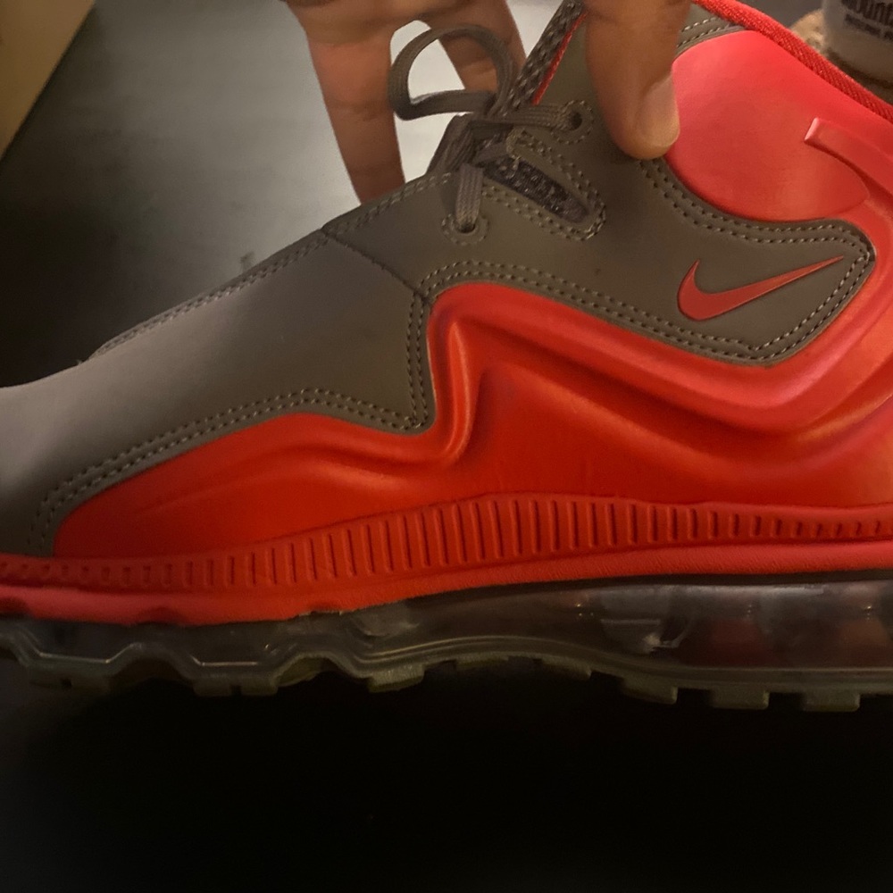 Nike Air Max Flyposite Cool Grey Hyper Red